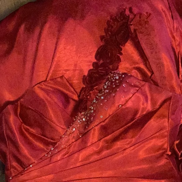 Flirt by Maggie Sottero Red Rose One Shoulder Ruched Prom Dress Size 10 - Picture 2 of 10